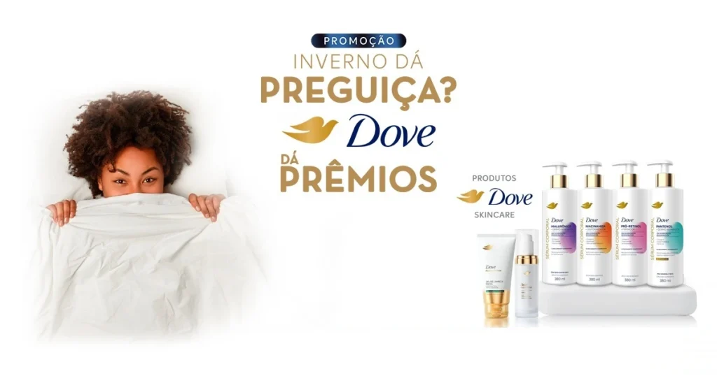 Uma imagem promocional da Dove com o texto "PROMOÇÃO INVERNO DÁ PREGUIÇA? Dove DÁ PRÊMIOS". À esquerda, uma mulher de pele morena e cabelos cacheados está parcialmente coberta por um cobertor branco, espiando com os olhos arregalados. À direita, produtos da linha Dove Skincare são exibidos, incluindo bisnagas e frascos com pump. A embalagem dos frascos maiores varia em tons de roxo, laranja e azul, indicando diferentes variedades de produtos. O logotipo da Dove, um pombo dourado, aparece proeminentemente na imagem.