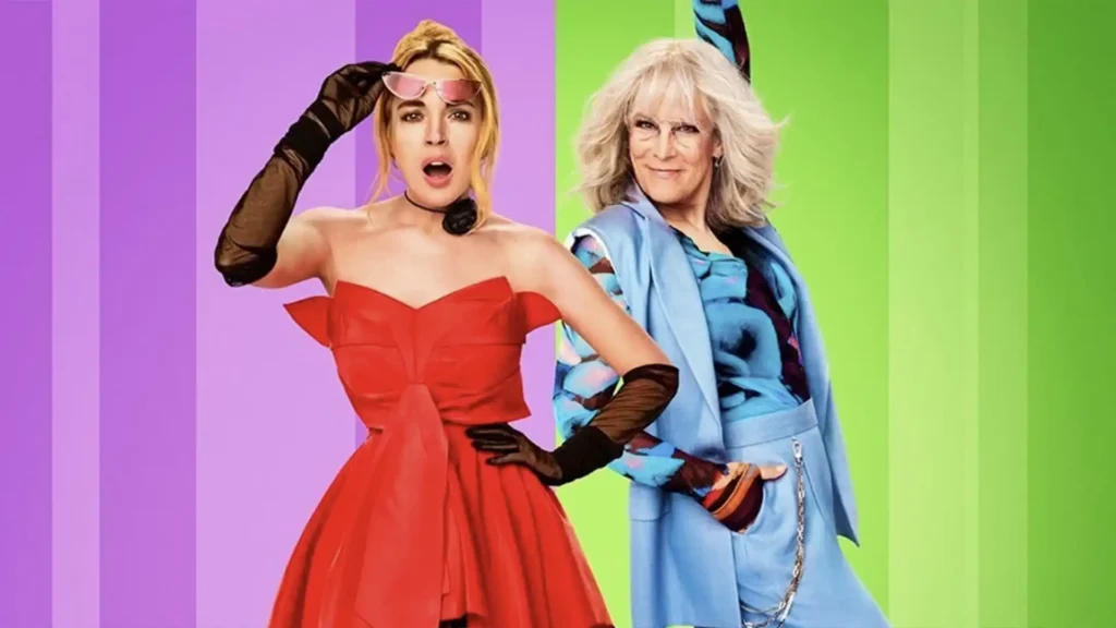 
Uma imagem promocional vibrante de um filme, apresentando duas mulheres de diferentes gerações. À esquerda, uma mulher mais jovem com cabelo loiro está vestindo um vestido de baile vermelho sem alças e luvas pretas transparentes, enquanto usa óculos de sol rosa na testa. Ela tem uma expressão de surpresa ou excitação, com a boca aberta. À direita, uma mulher mais velha com cabelo grisalho e maquiagem dramática usa um terno azul-claro com uma camisa estampada por baixo e segura o braço direito no ar. O fundo é dividido verticalmente em seções roxas e verdes brilhantes.