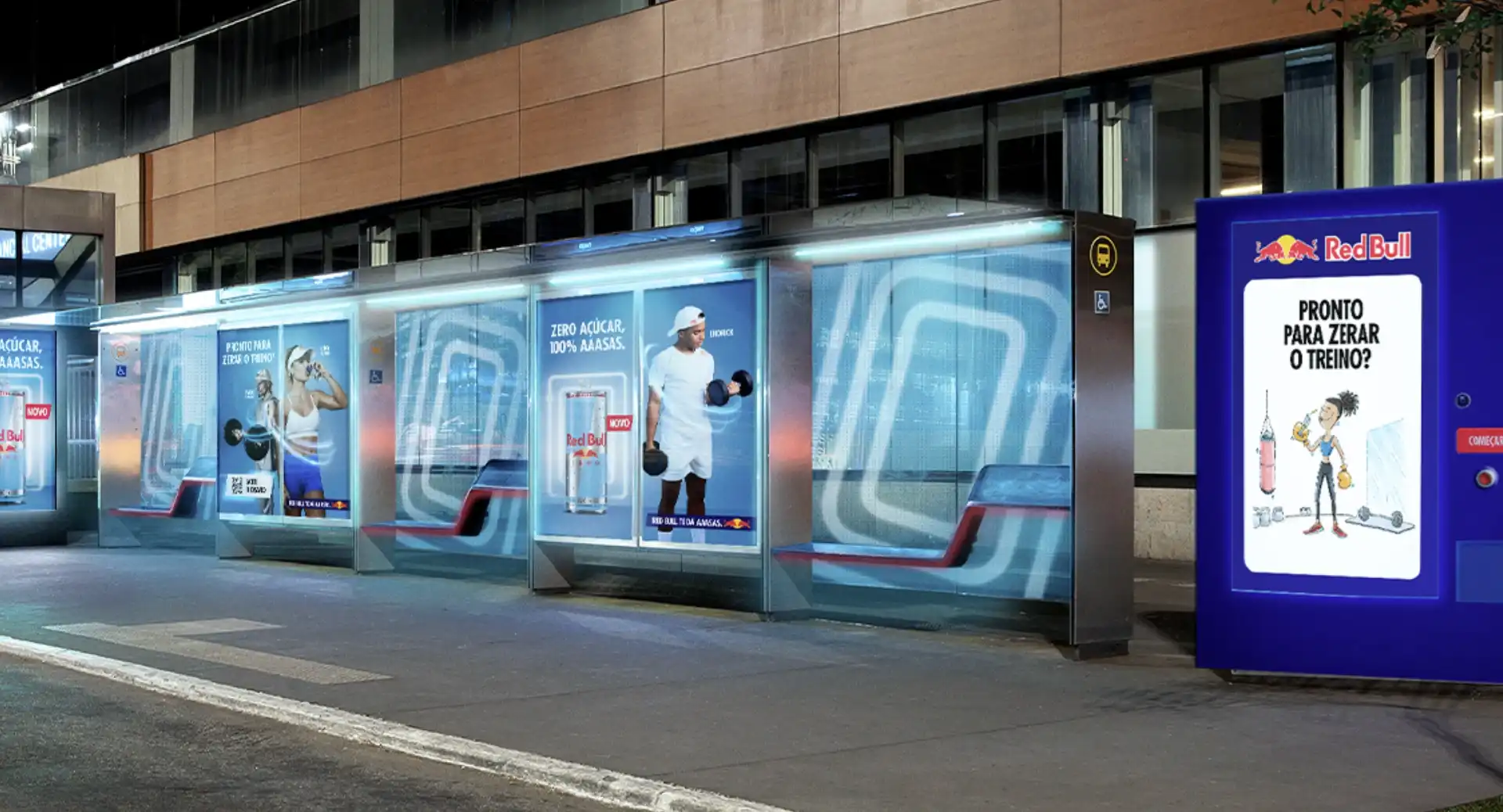 Ponto de ônibus ativado pela Red Bull na Avenida Paulista.