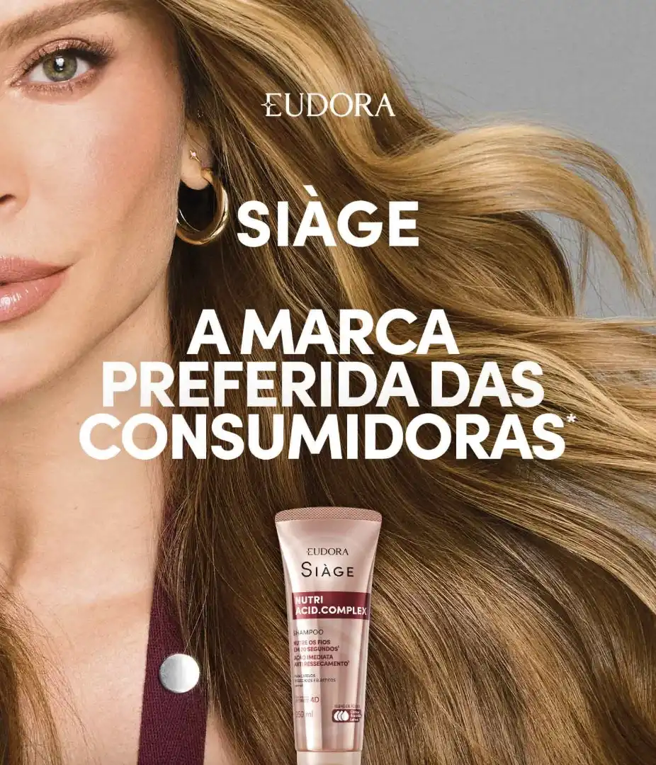 Tubo de shampoo Eudora Siàge Nutri.Acid.Complex na frente de uma mecha de cabelo castanho claro.
