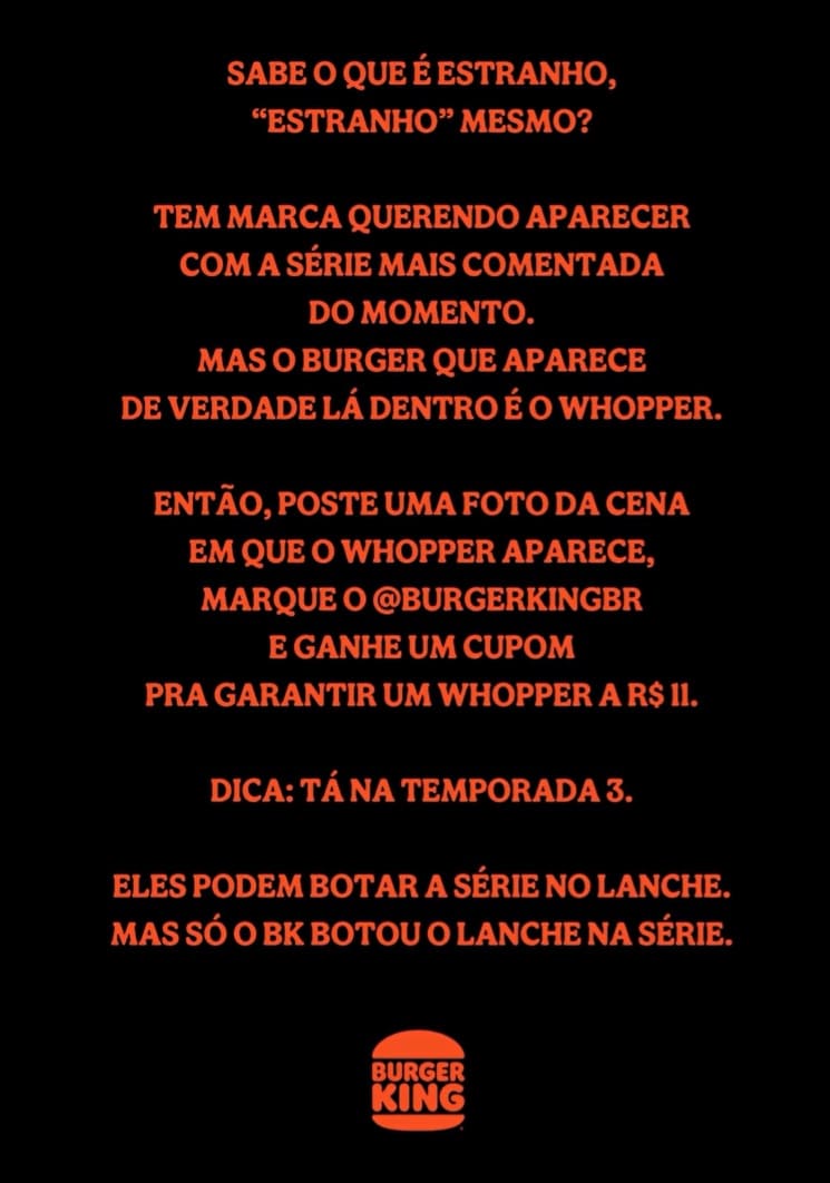 "SABE O QUE É ESTRANHO, 'ESTRANHO' MESMO?": Começa com uma frase que capta a atenção imediatamente, usando a palavra-chave da série ("Estranho" / Stranger Things) de forma inteligente.