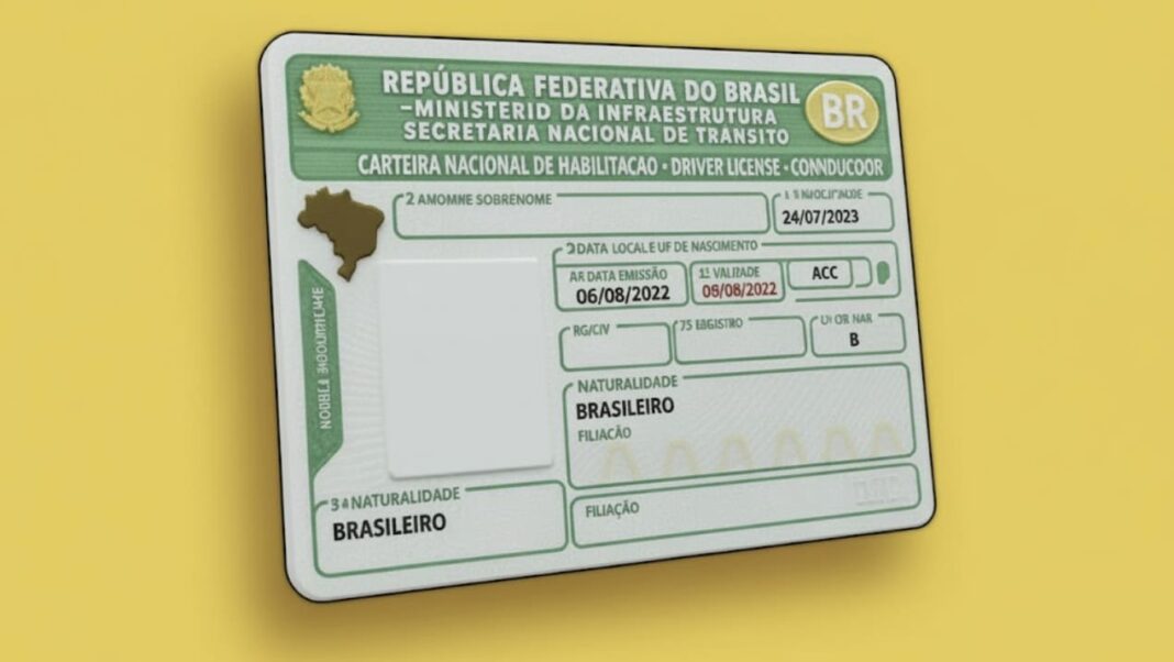 Recriação digital em alta definição de uma Carteira Nacional de Habilitação (CNH) brasileira, exibida em perspectiva sobre um fundo amarelo vibrante, com detalhes nítidos e cores acentuadas.