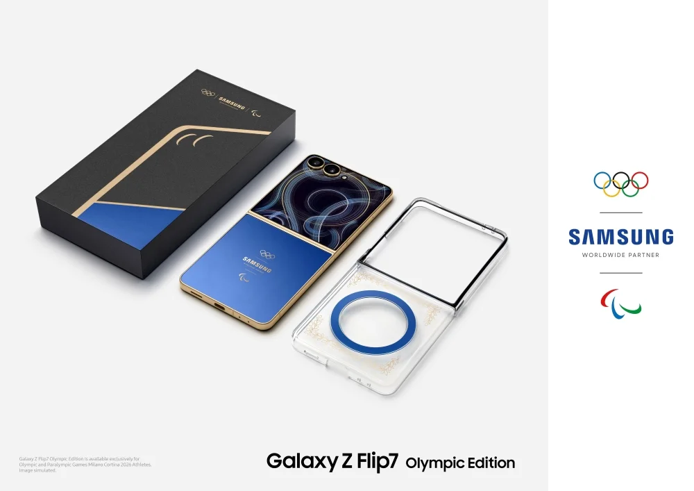 Conjunto do Galaxy Z Flip7 Edição Olímpica exibindo a caixa preta personalizada, o smartphone dobrável em azul e dourado, e uma capa protetora transparente com detalhe em anel azul.