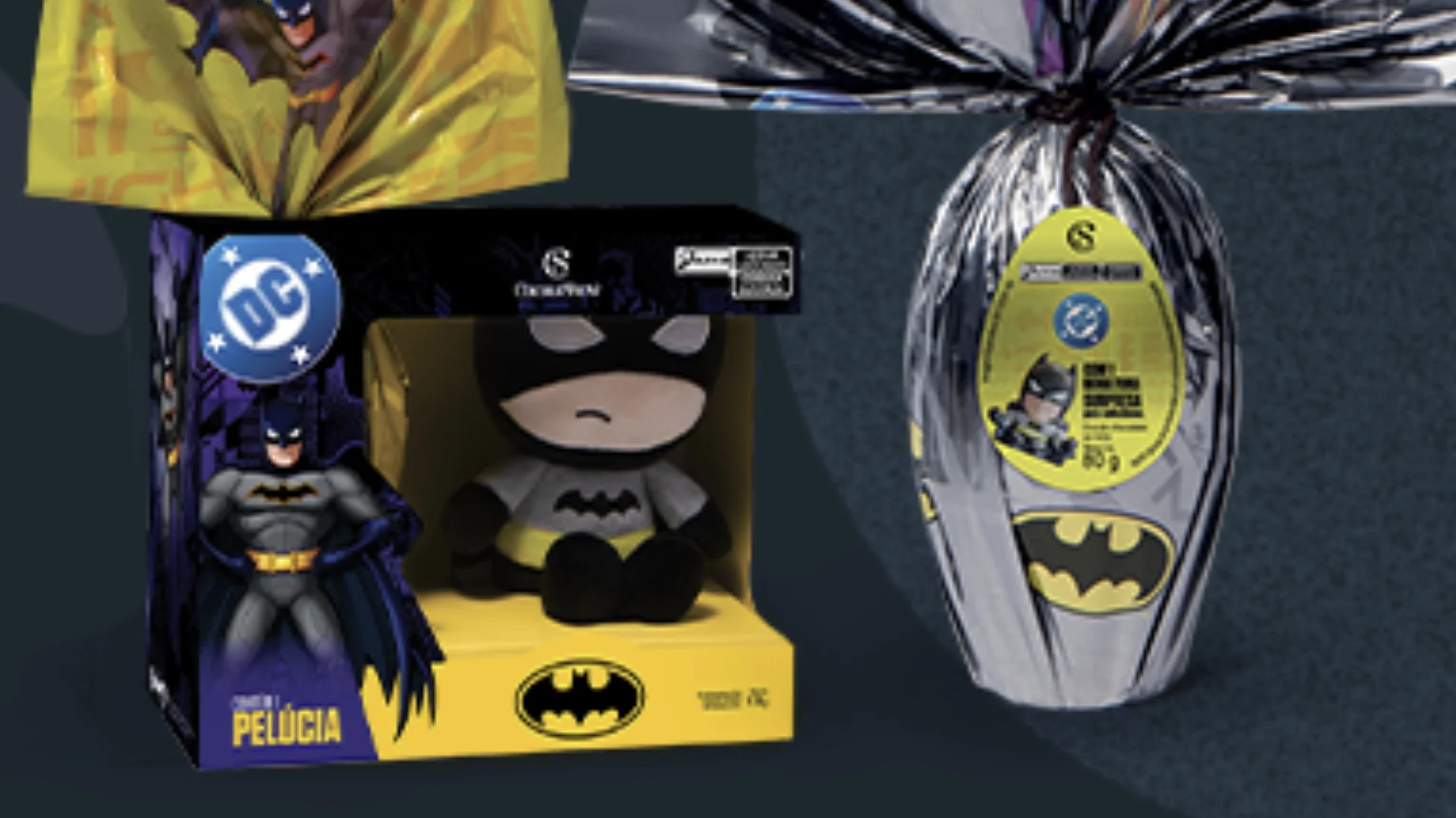 Detalhe de dois produtos de Páscoa da Cacau Show: à esquerda, uma caixa amarela e preta com um ovo de chocolate e uma pelúcia do Batman; à direita, um ovo de 80g envolto em papel prateado brilhante com adesivo do Batman.