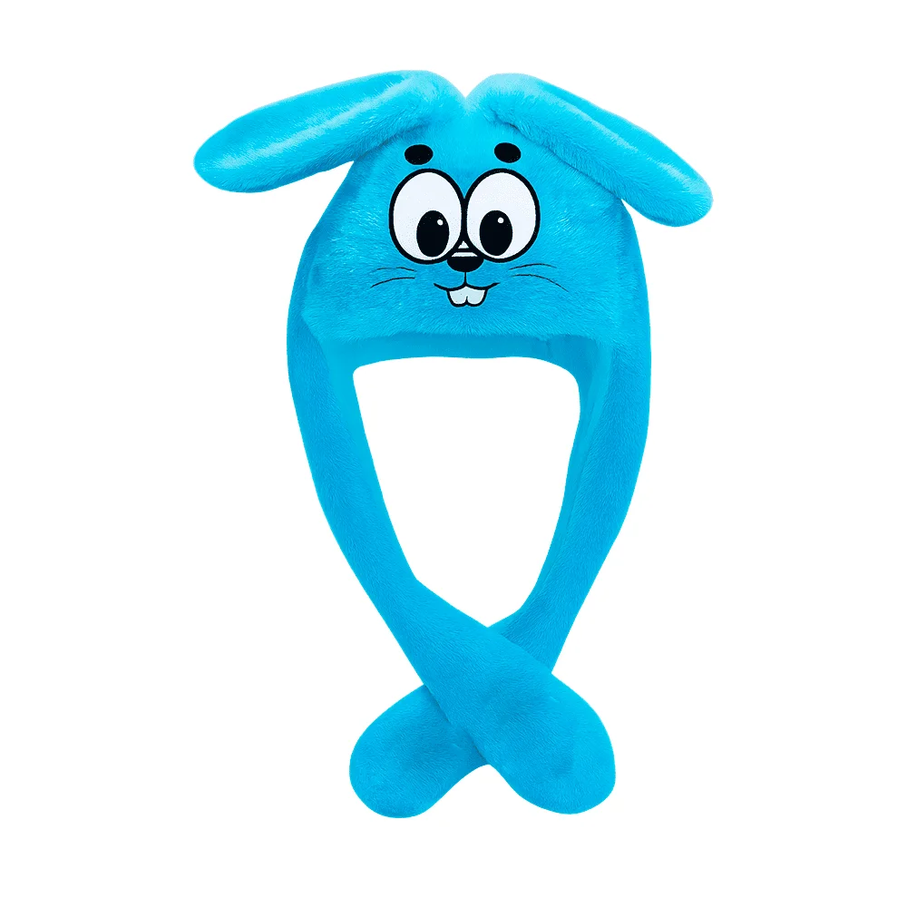 Touca de pelúcia azul do personagem Sansão, da Turma da Mônica, com o rosto bordado e orelhas compridas caídas.