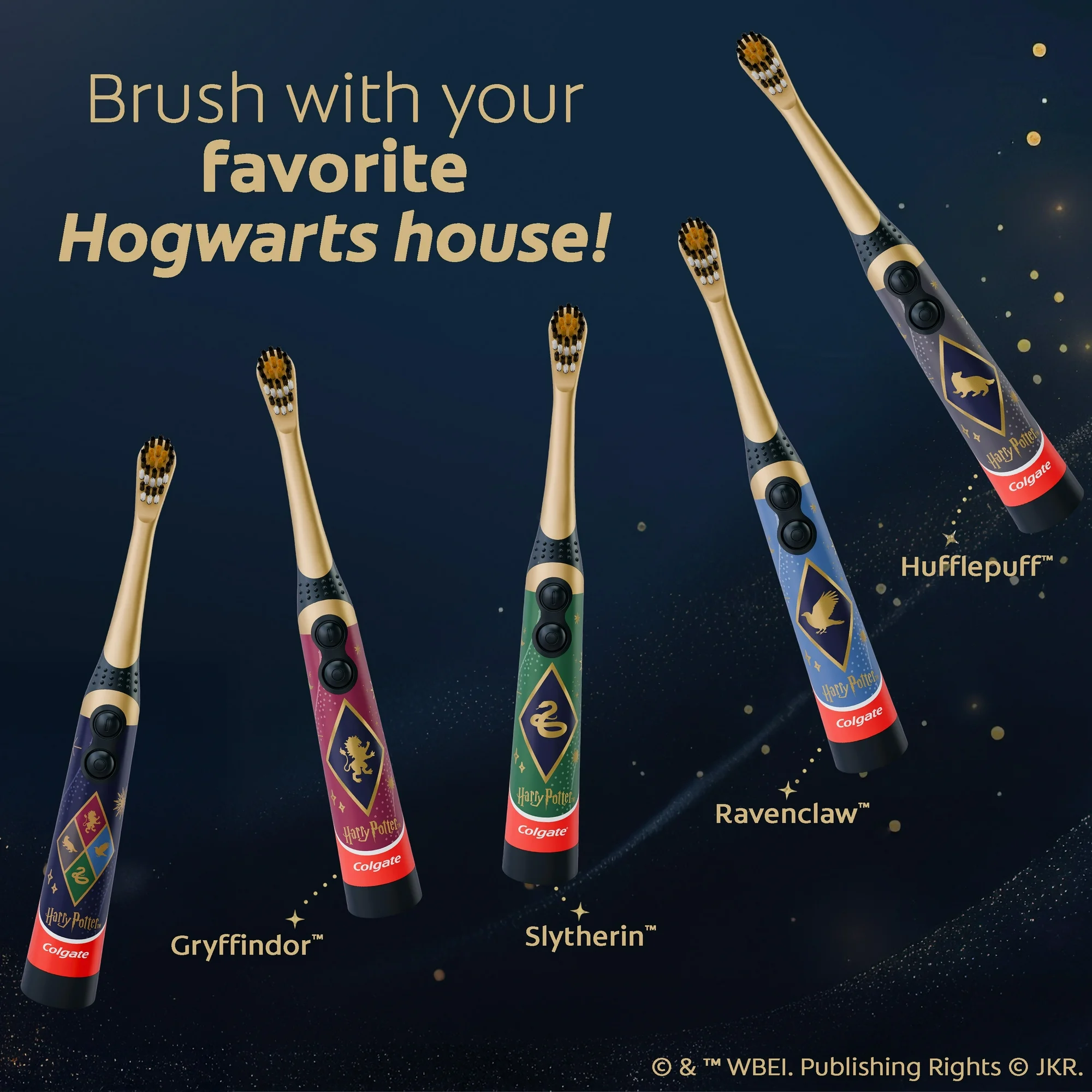 Cinco escovas de dente elétricas da Colgate temáticas de Harry Potter. Cada escova possui o cabo em uma cor e símbolo representando as casas de Hogwarts: Gryffindor (vermelho), Slytherin (verde), Ravenclaw (azul), Hufflepuff (cinza/amarelo) e uma versão com os quatro brasões unidos."
