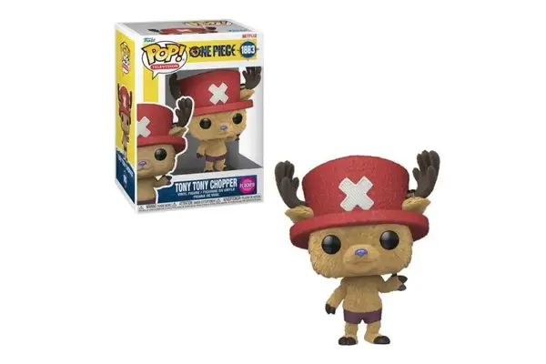 Funko Pop de Tony Tony Chopper com textura "flocked" (aveludada), usando seu chapéu rosa com uma cruz branca e pequenos chifres.