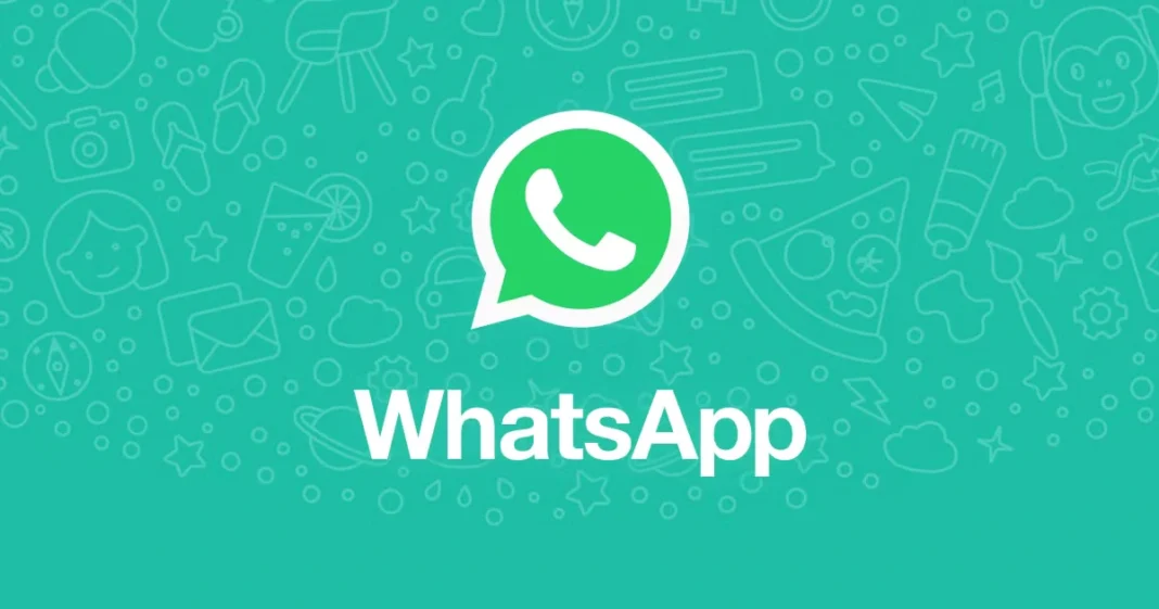 Logotipo oficial do WhatsApp centralizado sobre um fundo verde com ilustrações suaves de ícones de comunicação.