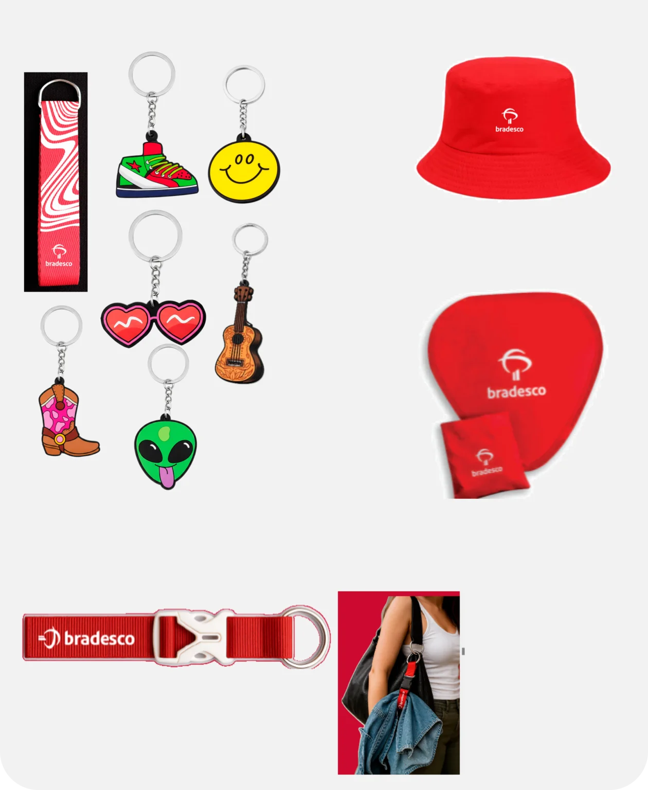 Conjunto de brindes promocionais do Bradesco para o Lollapalooza, incluindo chaveiros temáticos (tênis, carinha sorridente, óculos, violão, bota e alienígena), chapéu bucket vermelho, capa de chuva e um suporte de fivela para prender jaquetas em bolsas.