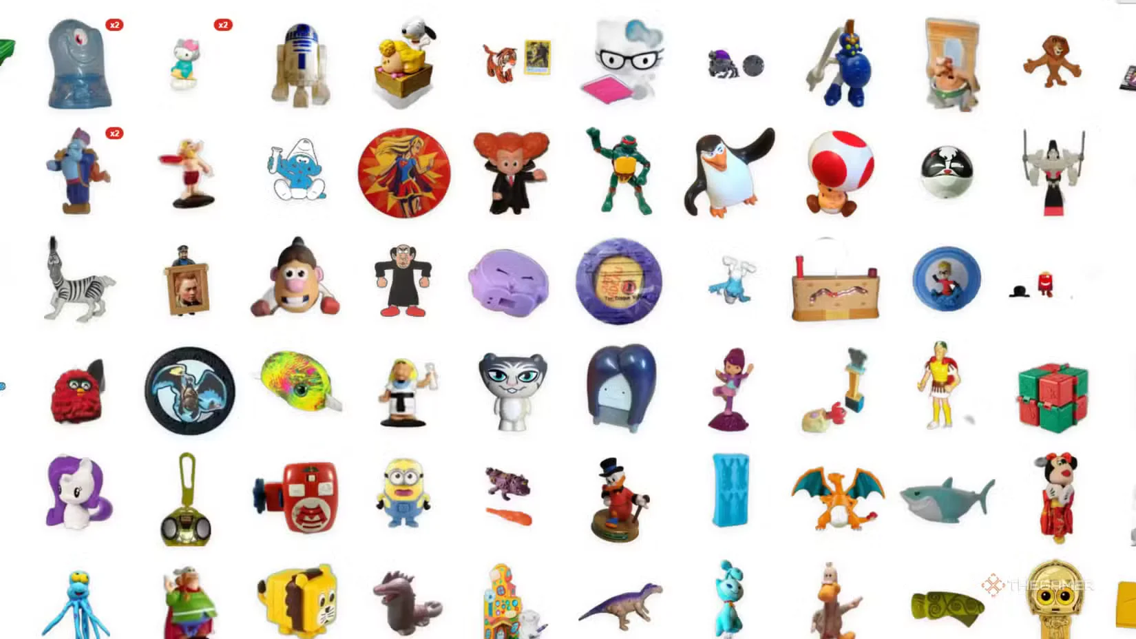 Uma grade densa de brinquedos variados do McDonald's Happy Meal em um fundo branco, incluindo personagens como R2-D2, Pinguim, Minion, Charizard, Hello Kitty e Mestre Yoda.