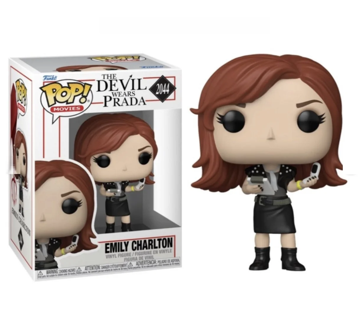 A caixa oficial da Funko Pop! Movies e o boneco de Emily Charlton (número 2044) de O Diabo Veste Prada. A caixa mostra o título do filme e a ilustração. Emily, fora da caixa, tem seu cabelo ruivo e segura dois telefones, usando uma jaqueta preta de couro cravejada.