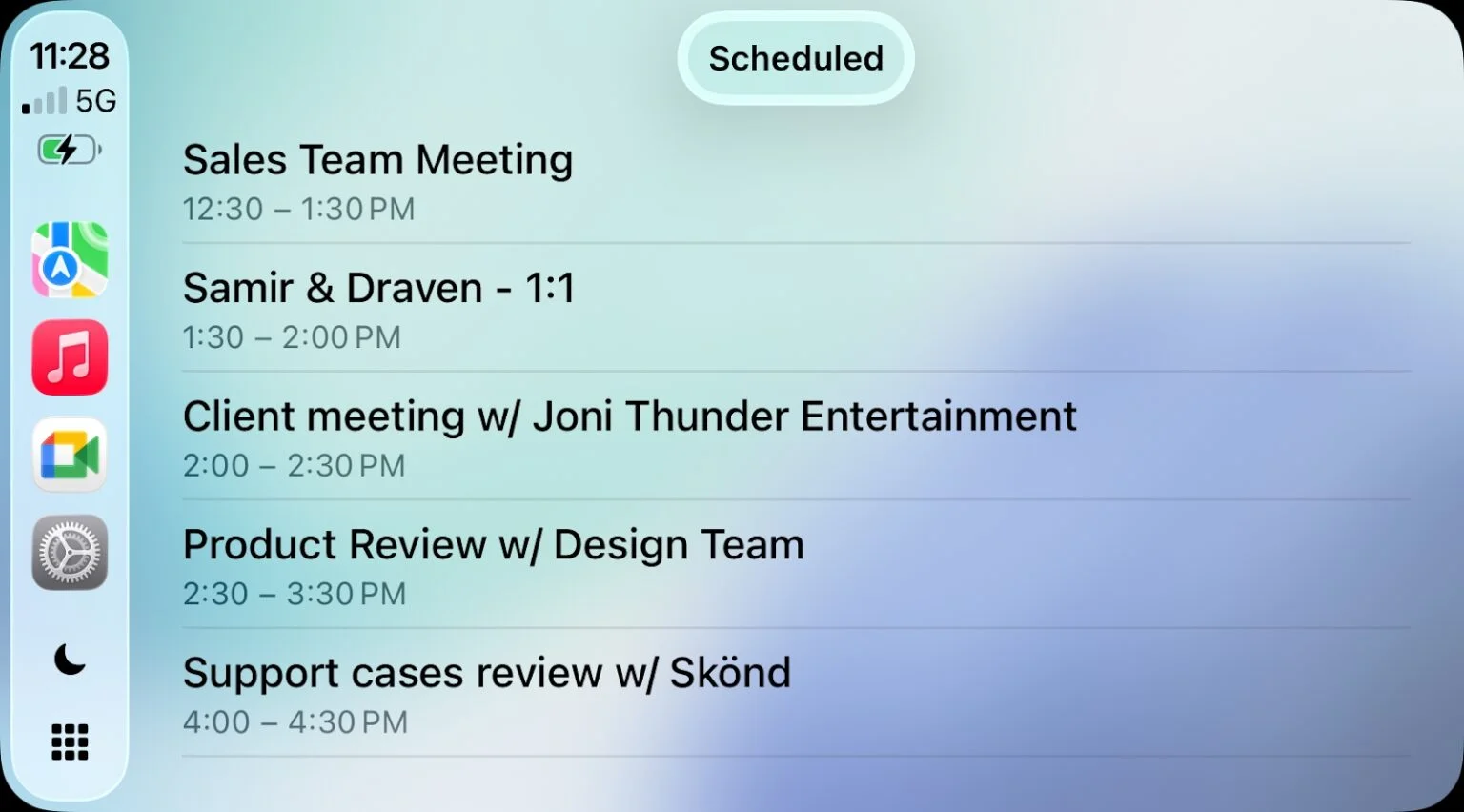 Captura de tela da interface do Google Meet no CarPlay exibindo uma lista de reuniões agendadas.