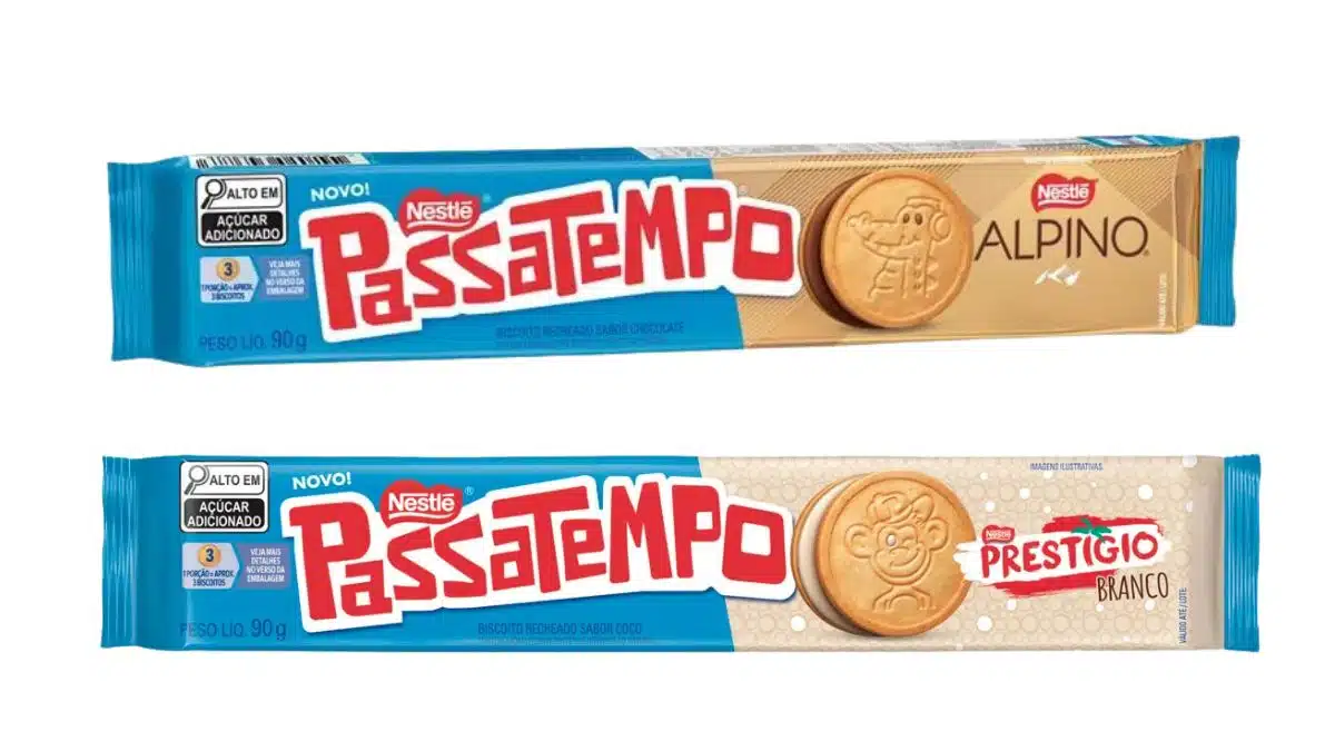 Duas embalagens de biscoito Passatempo alinhadas verticalmente sobre um fundo branco: a de cima no sabor Alpino e a de baixo no sabor Prestígio Branco.