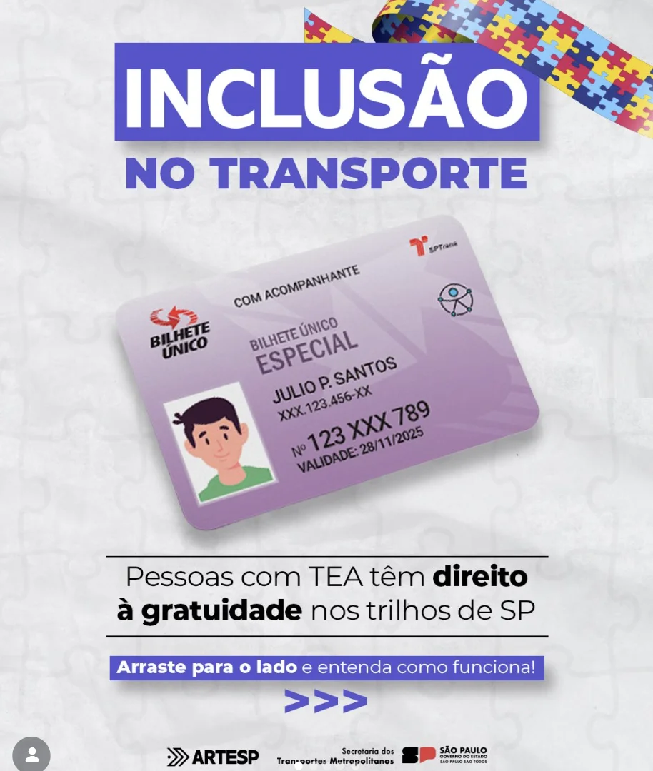 Card informativo com o título "Inclusão no Transporte". Ao centro, a imagem de um Bilhete Único Especial roxo em nome de Julio P. Santos, com a observação "com acompanhante". Abaixo, o texto: "Pessoas com TEA têm direito à gratuidade nos trilhos de SP". No topo, uma fita com estampa de quebra-cabeça colorido.