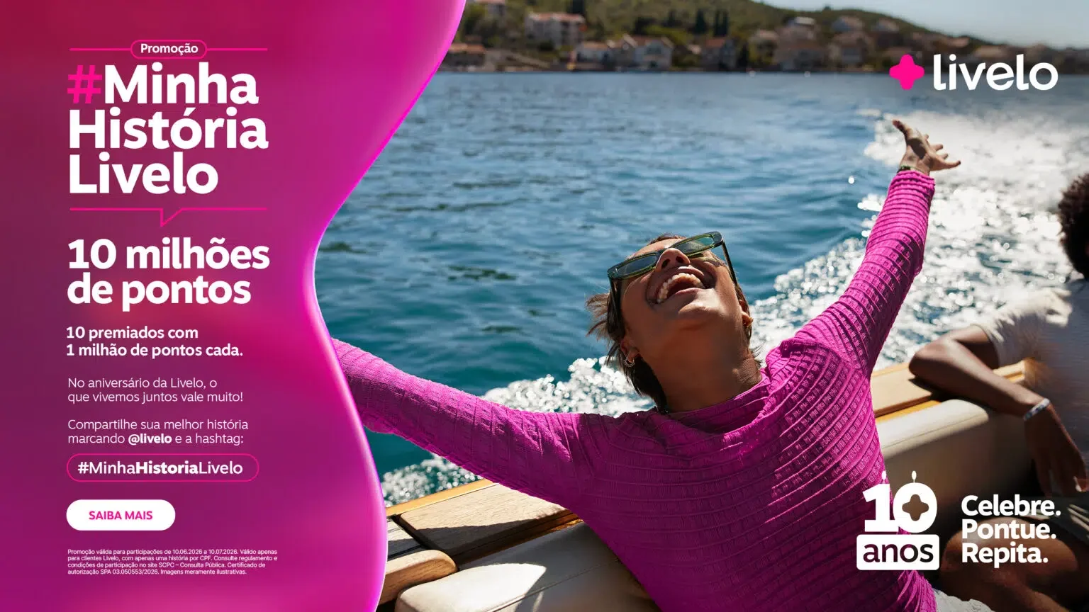 Banner da campanha Minha História Livelo mostra mulher sorrindo em barco enquanto promoção anuncia 10 milhões de pontos para clientes.