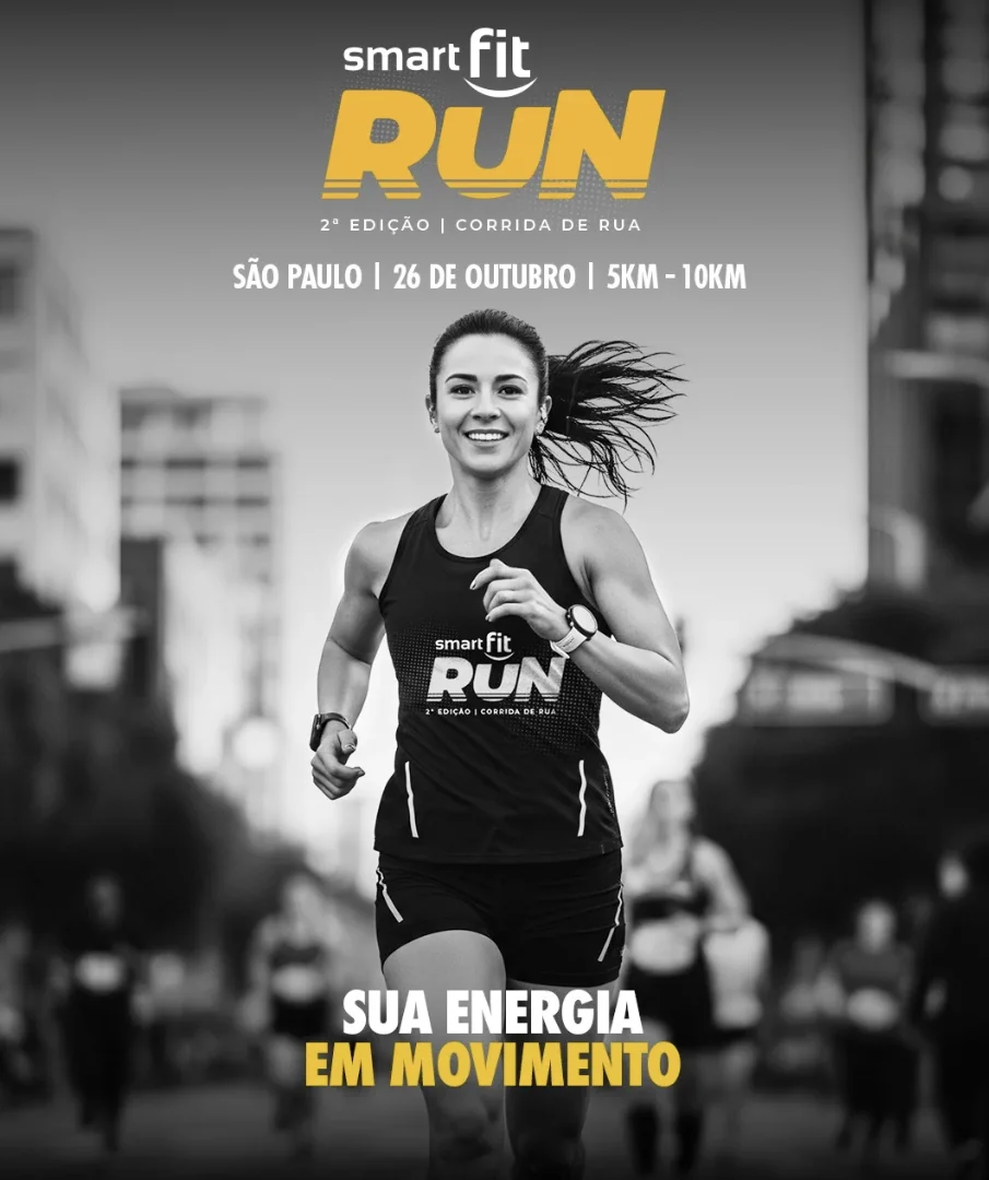 Banner da Smart Fit Run mostra corredora sorrindo durante corrida de rua em São Paulo com chamada “Sua energia em movimento”.