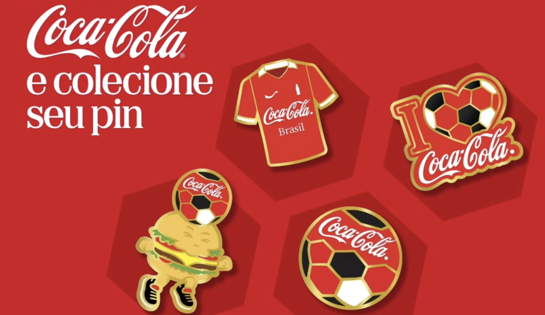 Arte promocional da Coca-Cola exibindo quatro modelos de pins colecionáveis inspirados em futebol e hambúrguer.