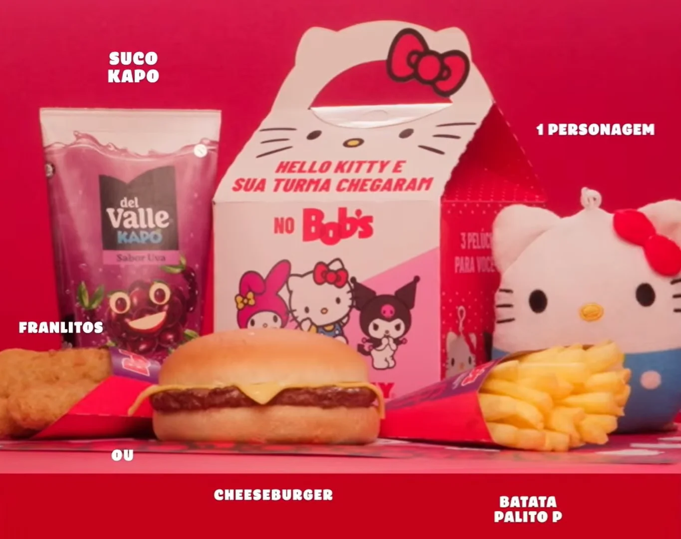 Combo Bob's Play com cheeseburger, batata frita, suco Kapo e pelúcia da Hello Kitty ao lado.