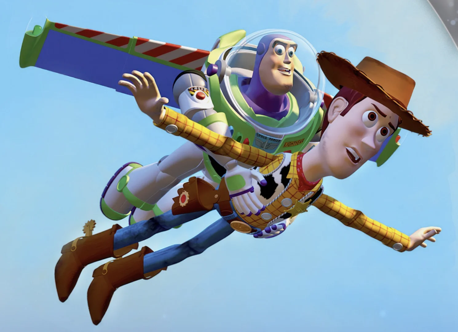 Woody e Buzz Lightyear voam juntos em cena clássica de Toy Story contra céu azul