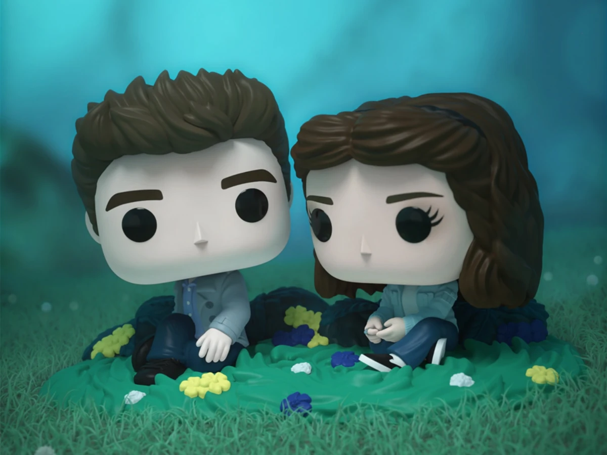 Bonecos Funko de Edward e Bella juntos na campina de Crepúsculo.