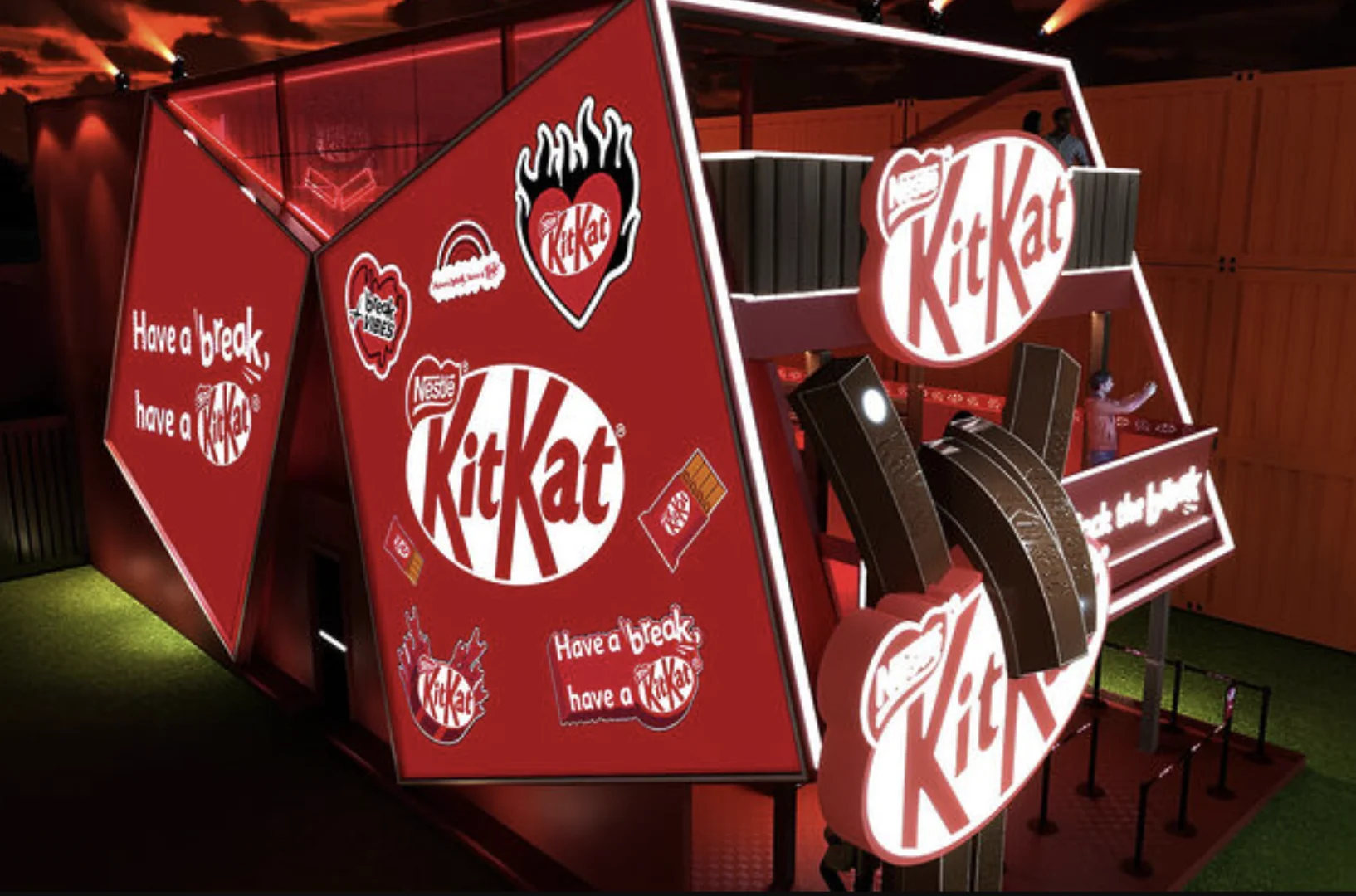 Vista lateral da ativação da KitKat no Rock in Rio 2026.