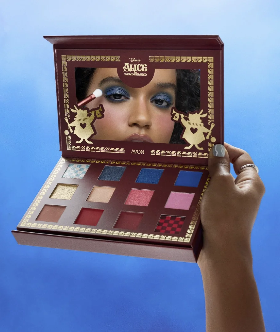 Espaço da Avon inspirado em Alice no País das Maravilhas