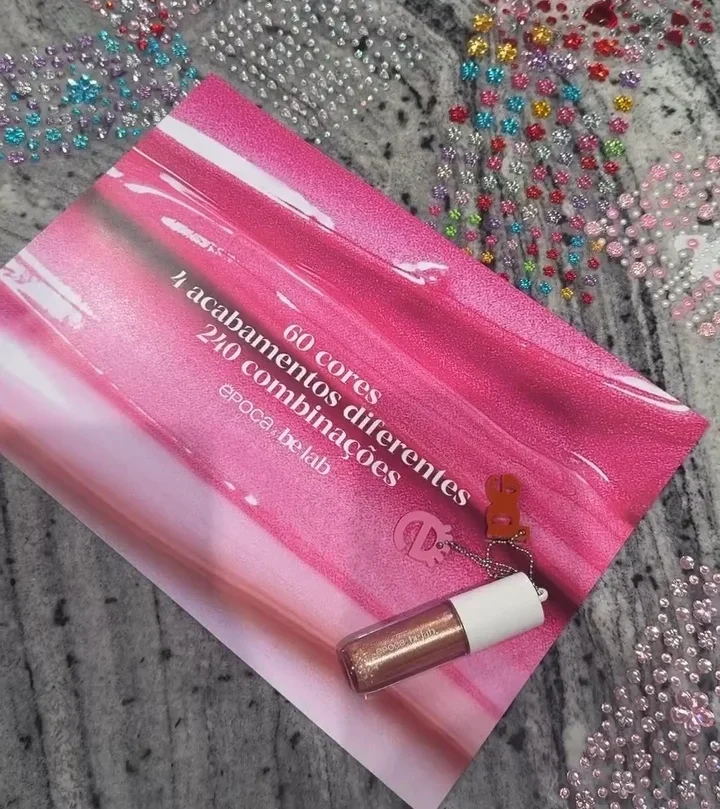 Gloss personalizado da Época be.lab com opções de cores.