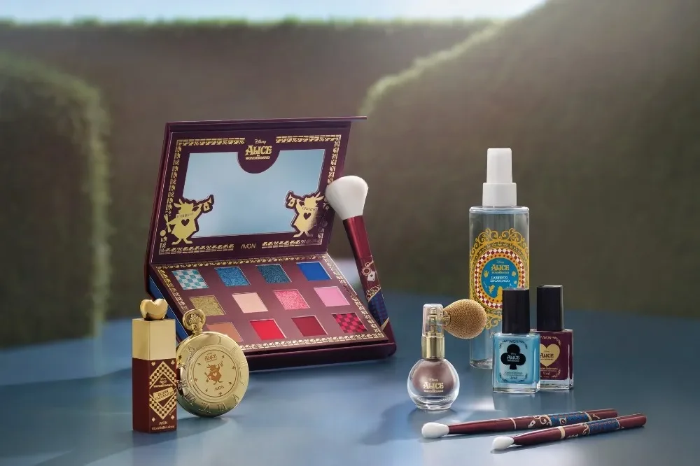 Produtos da coleção Avon e Alice no País das Maravilhas