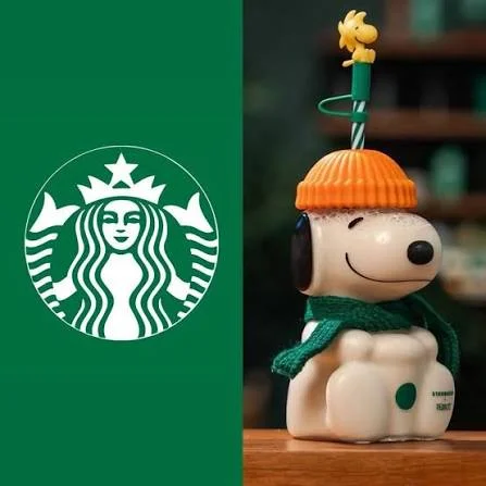 Copo do Snoopy da coleção Starbucks com Woodstock no canudo.