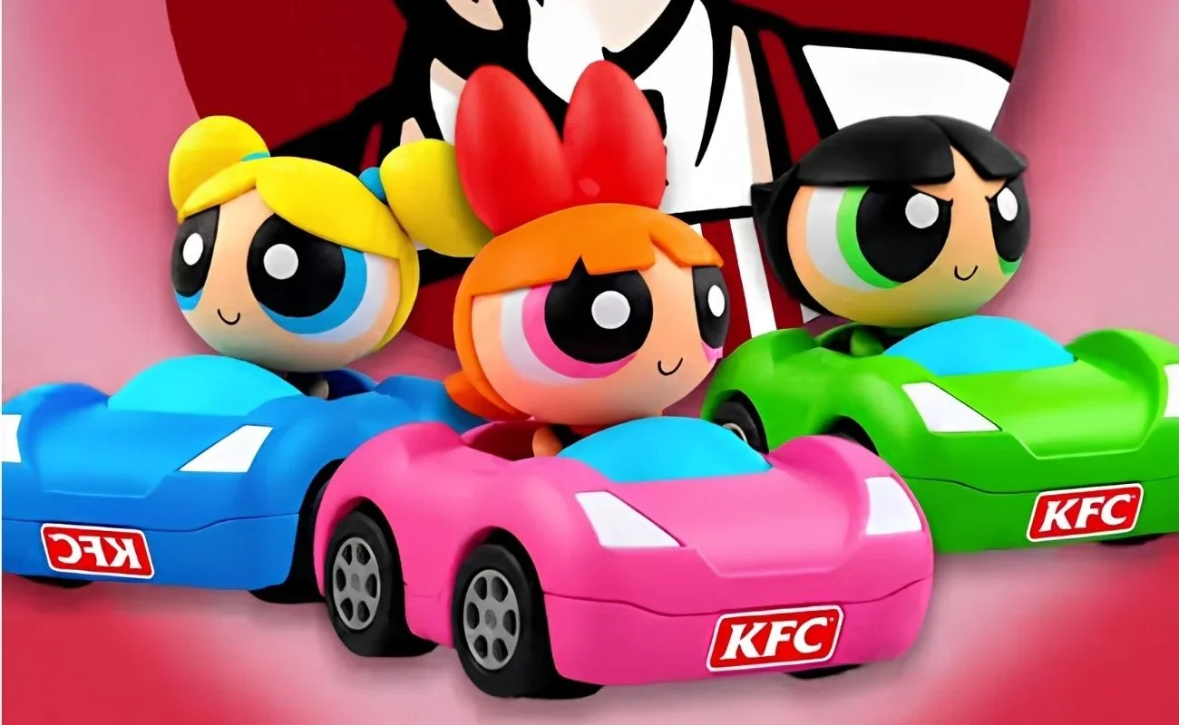Lindinha, Florzinha e Docinho em carrinhos coloridos da coleção KFC México.