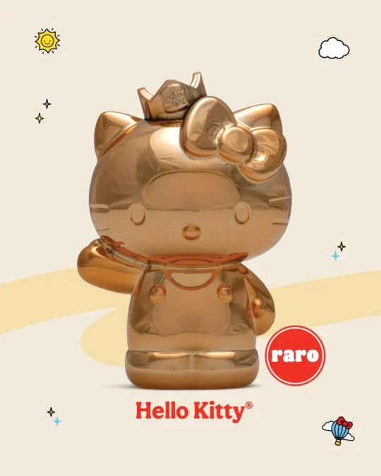 Miniatura rara da Hello Kitty dourada com acabamento metálico e coroa do Burger King.
