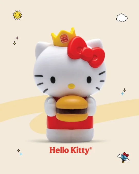 Miniatura da Hello Kitty com laço vermelho, hambúrguer e coroa do Burger King.