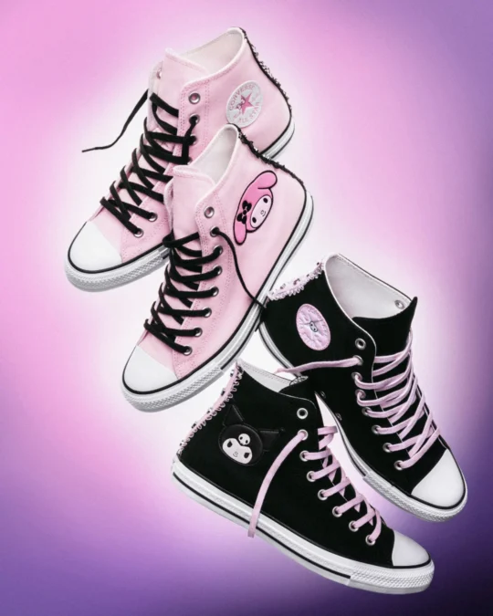 Tênis Converse All Star de cano alto nas cores rosa e preto, inspirados em My Melody e Kuromi.