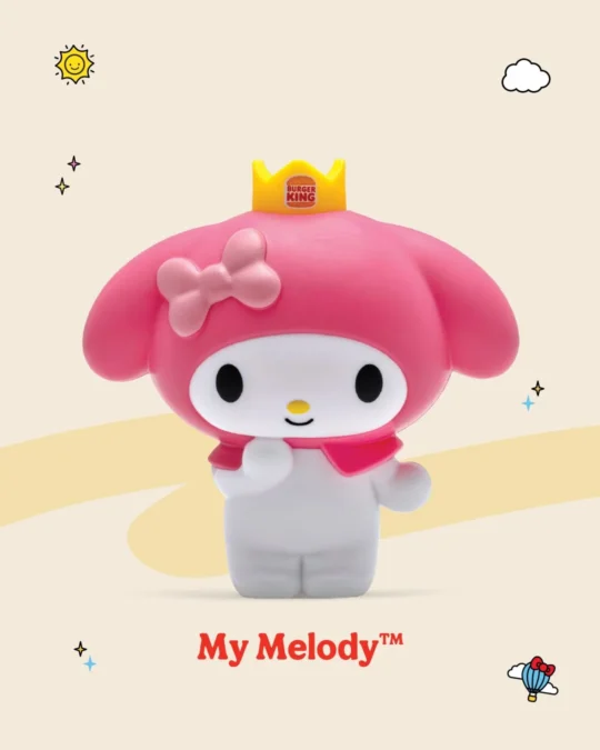 Miniatura da My Melody com capuz rosa, laço e coroa amarela do Burger King.