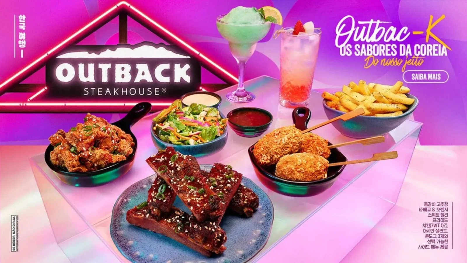 Pratos e bebidas do cardápio coreano Outbac-K, com frango frito, costelas e K-orean Dog.