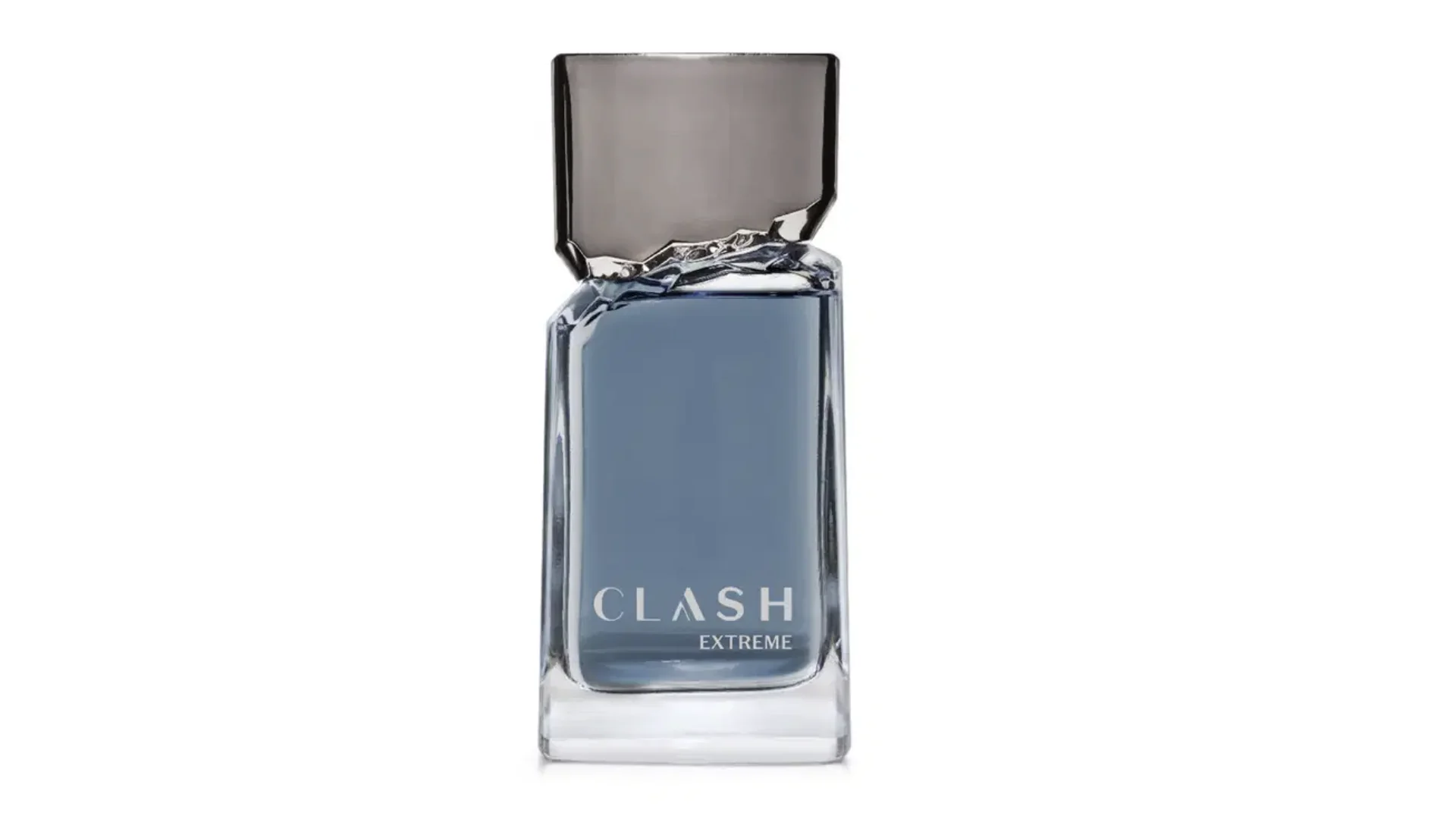 Frasco do perfume Clash Extreme, de O Boticário, com líquido azul, tampa metálica e fundo branco.