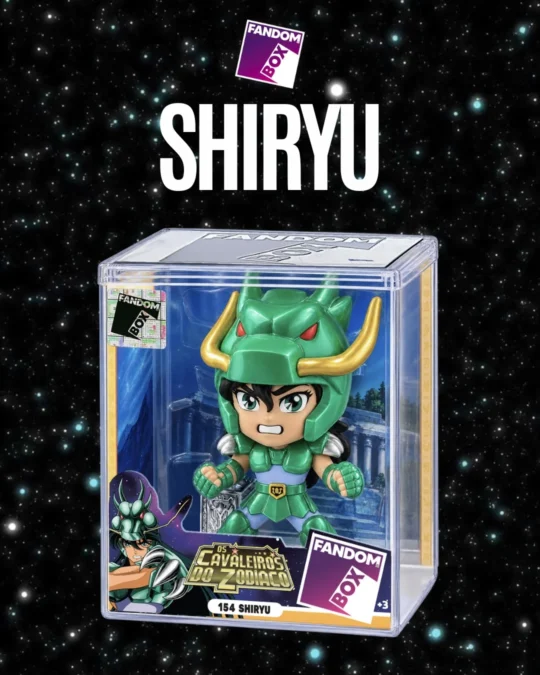 Boneco Shiryu de Dragão da Fandom Box com armadura verde em caixa transparente.