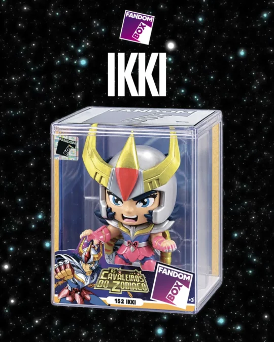 Boneco Ikki de Fênix da Fandom Box com armadura colorida e capacete dourado.