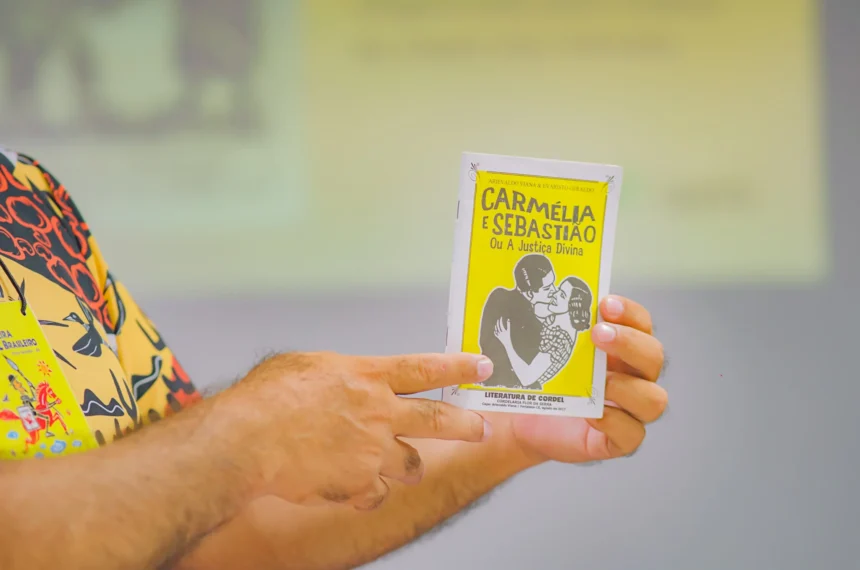 Folheto de literatura de cordel apresentado durante a Feira do Cordel.