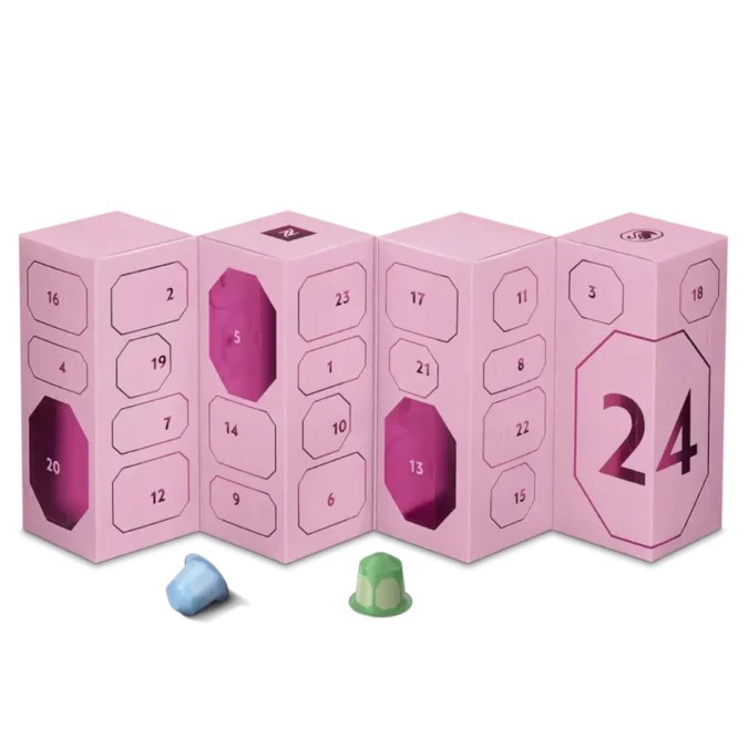 Calendário do Advento Nespresso x Swarovski rosa com cápsulas de café.