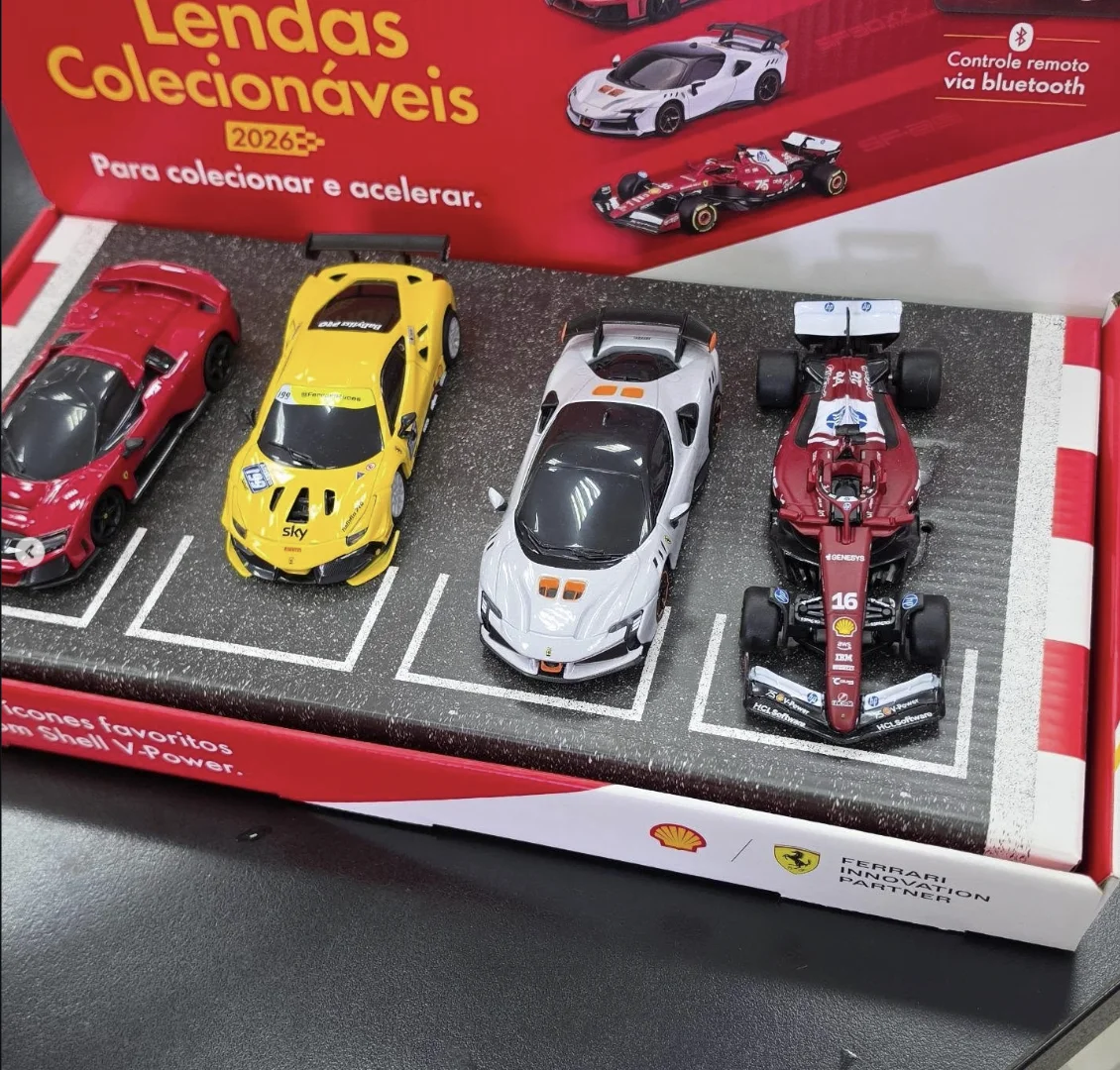 Miniaturas Ferrari expostas na campanha Lendas Colecionáveis 2026 da Shell.