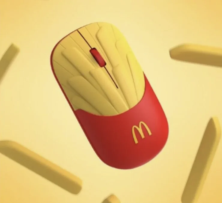 Mouse sem fio do McDonald’s com formato de batatas fritas, corpo vermelho e detalhes amarelos.