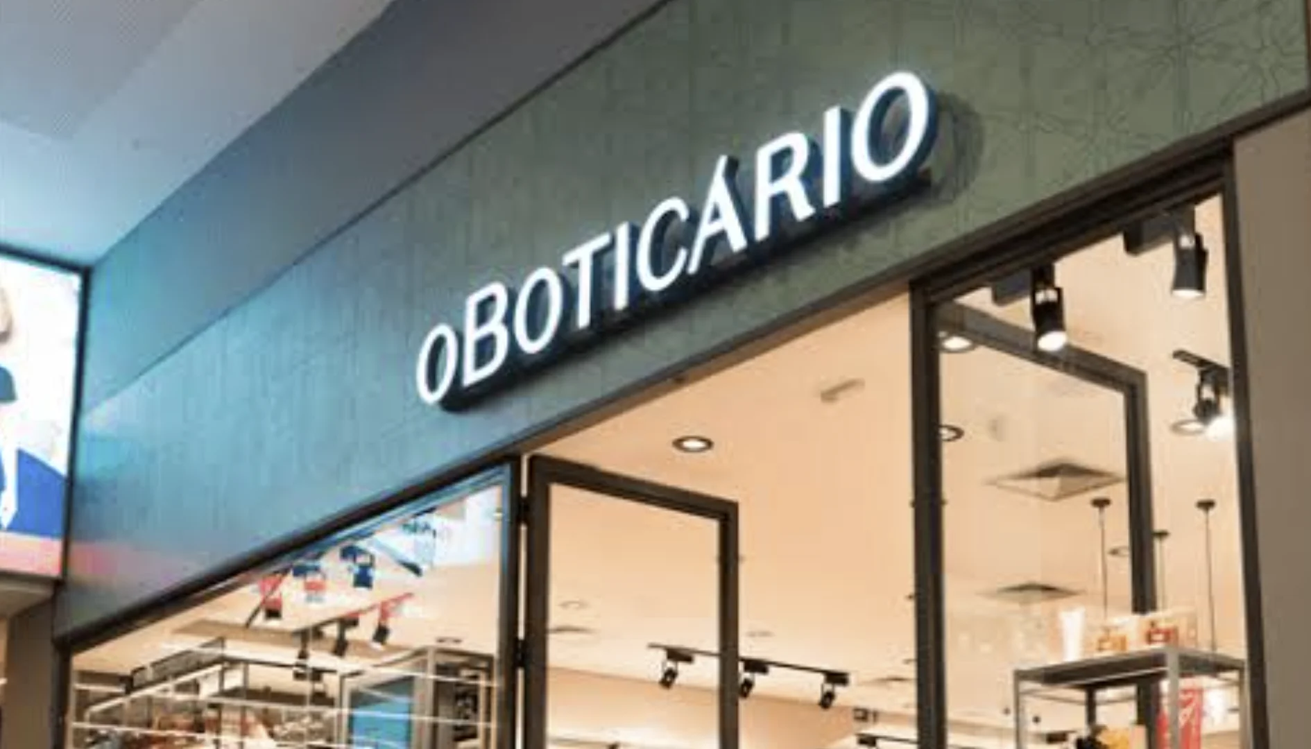 Fachada de loja de O Boticário, rede que ampliou a análise de pele com inteligência artificial.